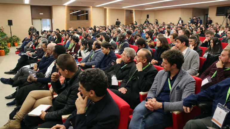 Rome le 19 mars 2018. Réunion pré-synodale des jeunes. Première réunion en plenum, début des travaux. | © B. Hallet