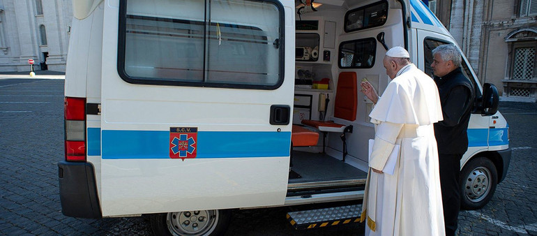Le pape l'ambulance mise à disposition des plus pauvres | © Vatican media
