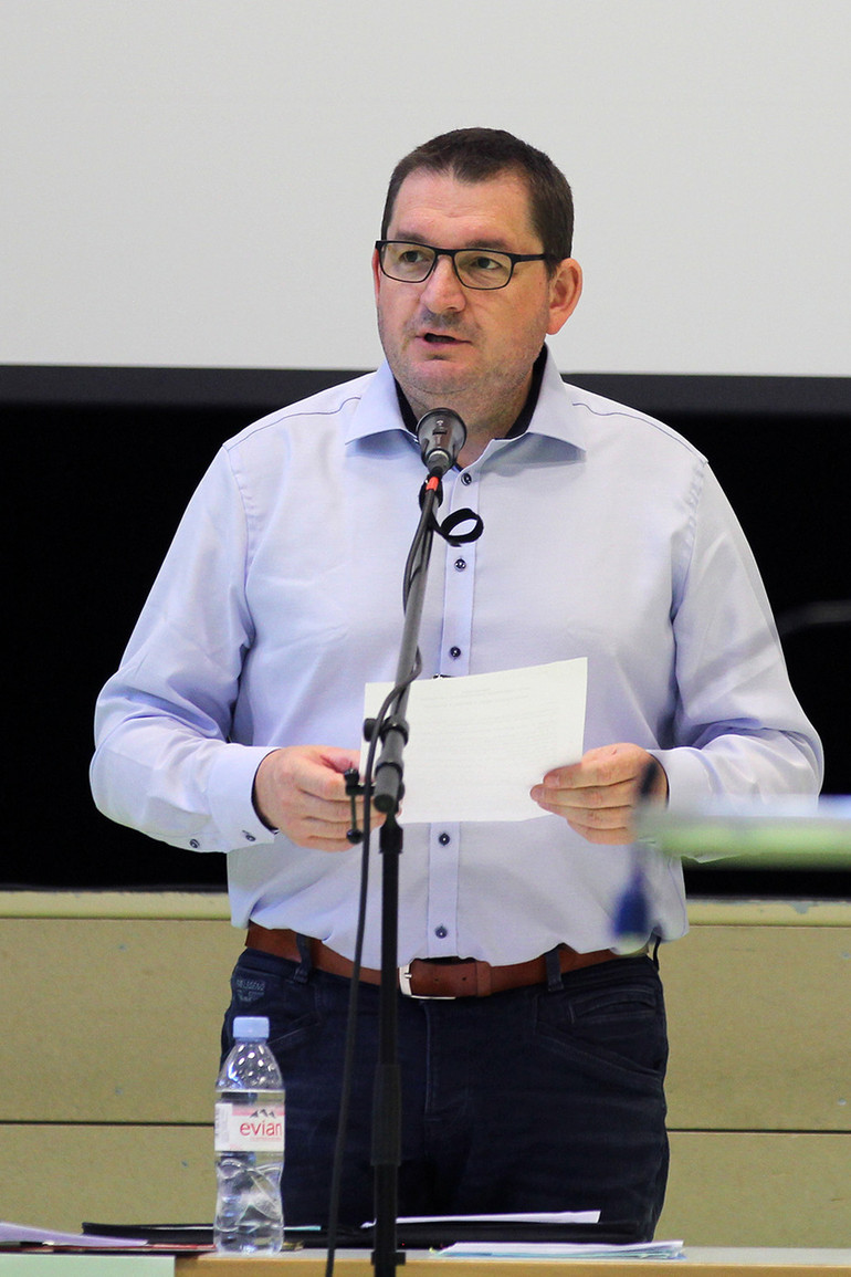 C'est Cédric Latscha, président de l'Assemblée, qui a lu la lettre de démission de Philippe Rondez