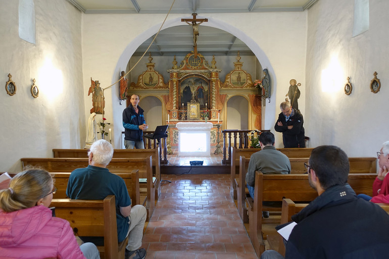 Conférence de presse dans la chapelle de Fregiécourt