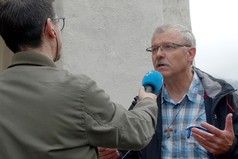 L'abbé Jean-Pierre Babey à l'interview