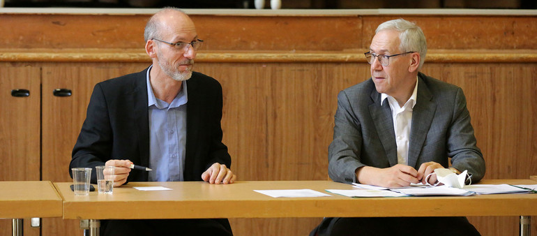 L'assemblée générale de Cath-info a initié la transition entre Bernard Litzler, actuel directeur de Cath-info (à dr.), et Fabien Hünenberger (à g.) qui lui succèdera en janvier 2021 | © Bernard Hallet