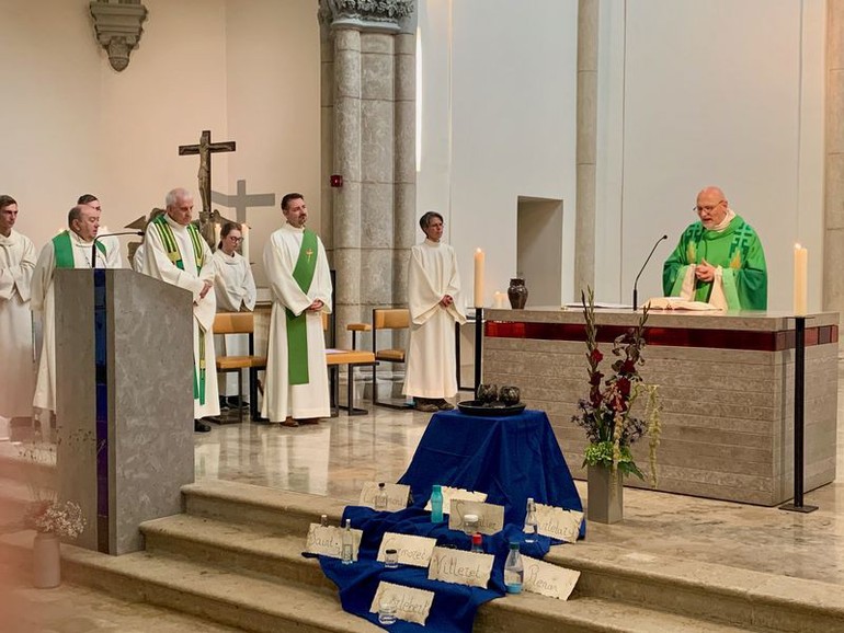 L'abbé Jean Jacques Theurillat lors de la messe d'accueil