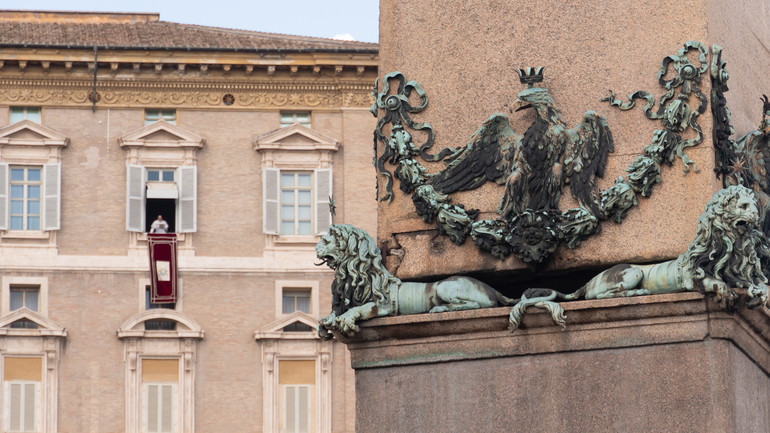 L'angelus du pape, place Saint-Pierre | © Maurice Page