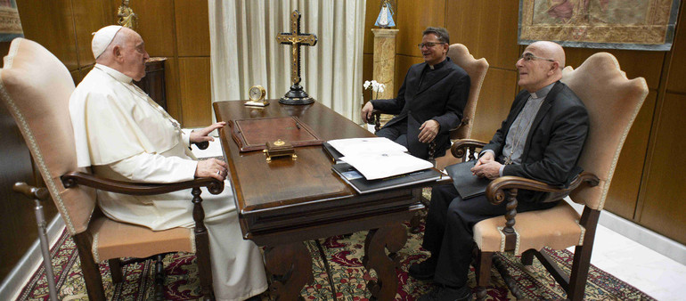 Mgr Gmür, président de la CES, et Mgr Bonnemain se sont entretenus avec le pape sur la question des abus sexuels | © Vatican Media