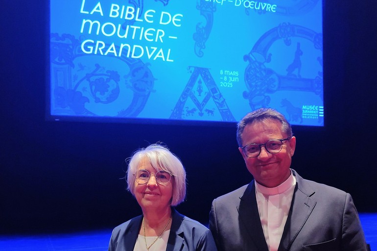 Elisabeth Baume-Schneider et notre Evêque Mgr Felix Gmür lors de l'ouverture de l’exposition de la Bible de Moutier-Grandval