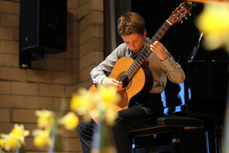 Samuel Sfez à la guitare