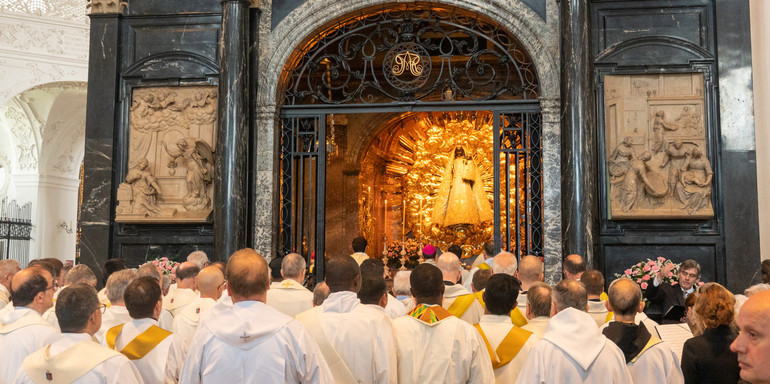 Le pèlerinage national à Einsiedeln, le 17 mai 2025, a rassemblé plus de 1600 personnes, prêtres, évêques, laïcs et fidèles de toute la Suisse | © Maurice Page