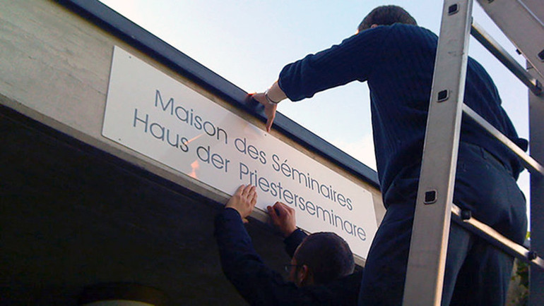 La Maison des séminaires à Givisiez regroupe les séminaires du LGF et de Sion, ainsi que les séminaristes du Jura pastoral.