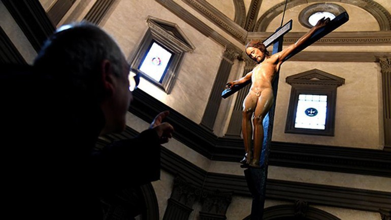 crucifix en bois sculpté par Michel-Ange