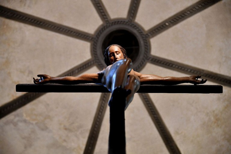 Le fameux crucifix en bois que Michel-Ange a sculpté alors qu'il avait 18 ans