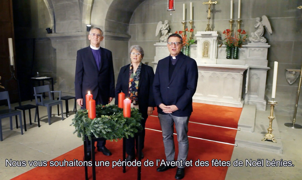 Les «trois visages» des Eglises nationales en Suisse donnent leurs voeux de Noël (de g. à d.) Harald Rein, évêque catholique-chrétien, Rita Famos, présidente de l'EERS, Mgr Felix Gmür, président de la CES | capture d'écran YouTube