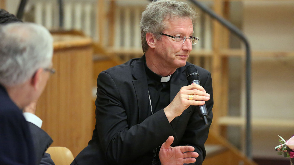 Mgr Alain de Raemy, ici en 2018, a indiqué qu’il garderait tous ses postes au niveau national | © Bernard Hallet