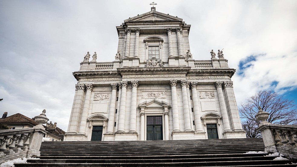 La cathédrale St-Ours de Soleure au sommet de son escalier monumental | Pixabay CC-BY-SA-2.0