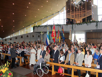 Entrée solennelle avec les bannières des chorales Sainte-Cécile