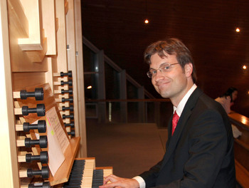 L'instrument est puissant et coloré selon l'organiste