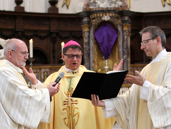 Mgr Felix Gmür lors de la bénédiction du Saint-Chrême 