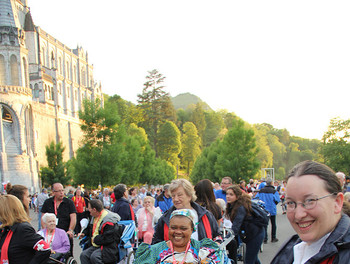 16 mai - Procession de la lumière