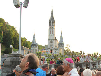 16 mai - Procession de la lumière