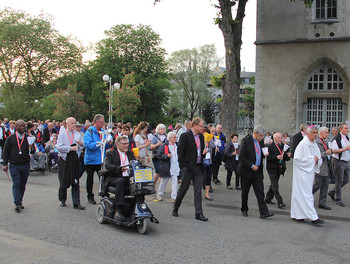 16 mai - Procession de la lumière