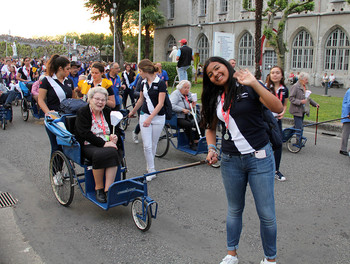 16 mai - Procession de la lumière