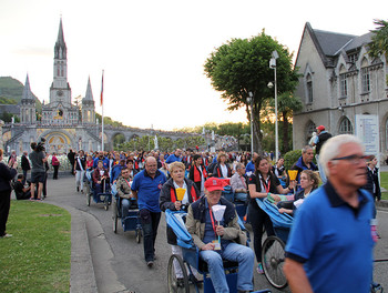 16 mai - Procession de la lumière