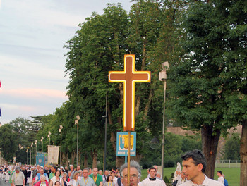 16 mai - Procession de la lumière