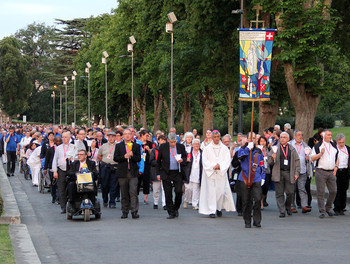 16 mai - Procession de la lumière