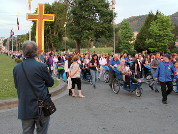 16 mai - Procession de la lumière