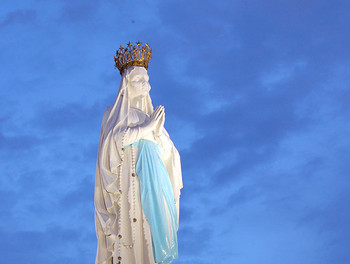 16 mai - Procession de la lumière