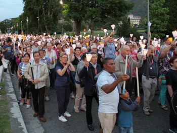 16 mai - Procession de la lumière