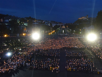 16 mai - Procession de la lumière