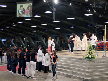 17 mai - Messe internationale