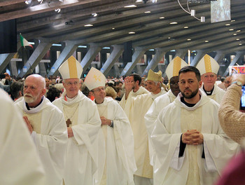 17 mai - Messe internationale