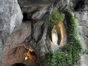 18 mai - Messe à la grotte