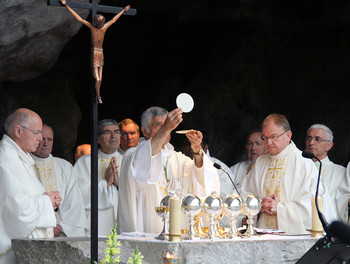 18 mai - Messe à la grotte