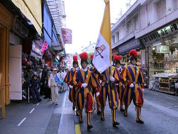 19 mai - Militaires dans la ville