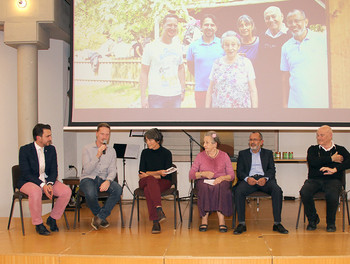 Le groupe Amitié en Humanité avec de gauche à droite: Muhammed Zejnullahu ; Hervé Farine ; Margrit Kuenzli ; Dominique Olgiati ; Mohammed Filali ; et Alexandre Müller