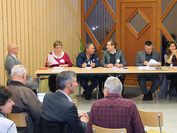 De gauche à droite, à la table du Conseil de la CEC : Abbé Jean Jacques Theurillat, Floriane Chavanne, Claude Schaffter, Philippe Rondez et Corinne Berret