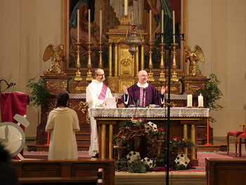 La messe du premier dimanche de l'avent à Montfaucon était présidée par l'abbé Nino Franza