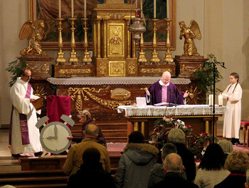 La messe du premier dimanche de l'avent à Montfaucon était présidée par l'abbé Nino Franza