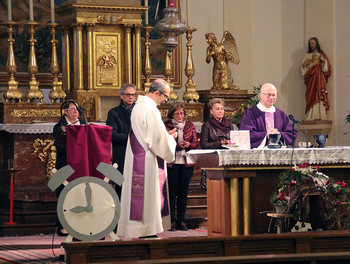 La messe du premier dimanche de l'avent à Montfaucon était présidée par l'abbé Nino Franza