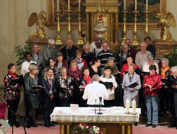 Les chorales de Saint-Brais et Saignelégier dirigées par Joseph Queloz