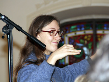 Judith Pellegrini, de Lajoux, la directrice des chorales de La Courtine