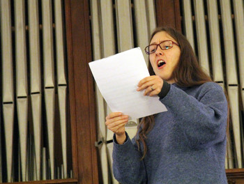 Judith Pellegrini, de Lajoux, la directrice des chorales de La Courtine