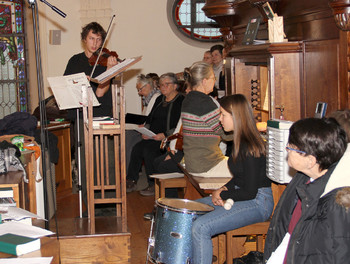 l'animation musicale était assurée par les chorales de La Courtine, avec Sandra Berchten, de Lajoux, à l’orgue