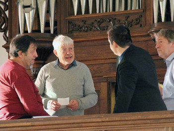 De Gauche à Droite: Joseph Métille (basse), Denis Farine (accordéon), Grégory Roth (RTS) et Gérard Queloz, directeur de la chorale