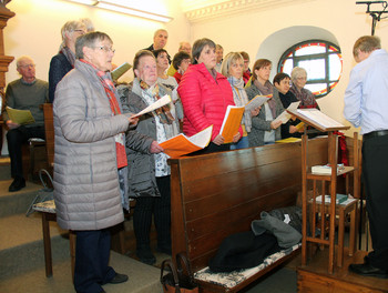 La chorale Sainte-Cécile de Montfaucon dirigée par Gérard Queloz, de Saignelégier