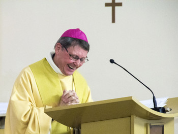 Mgr Gilbert Louis, lors de son homélie