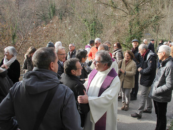 Bernard lors des salutations devant la chapelle